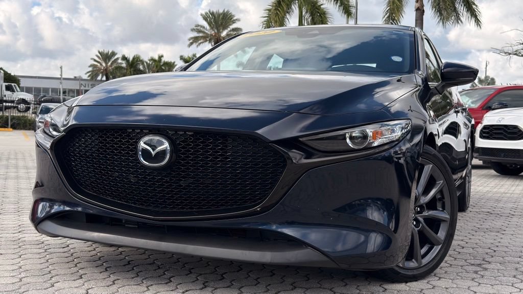 Used 2020 MAZDA MAZDA3 Hatchback FWD image 2