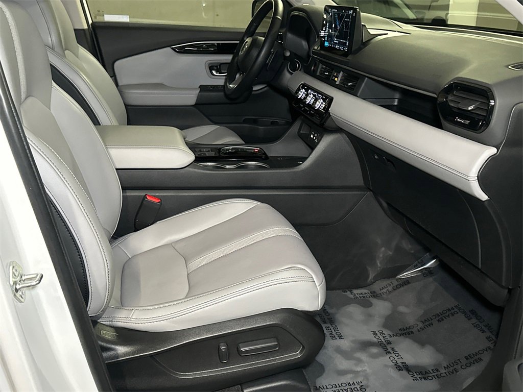 Used 2023 Honda Pilot Touring image 13
