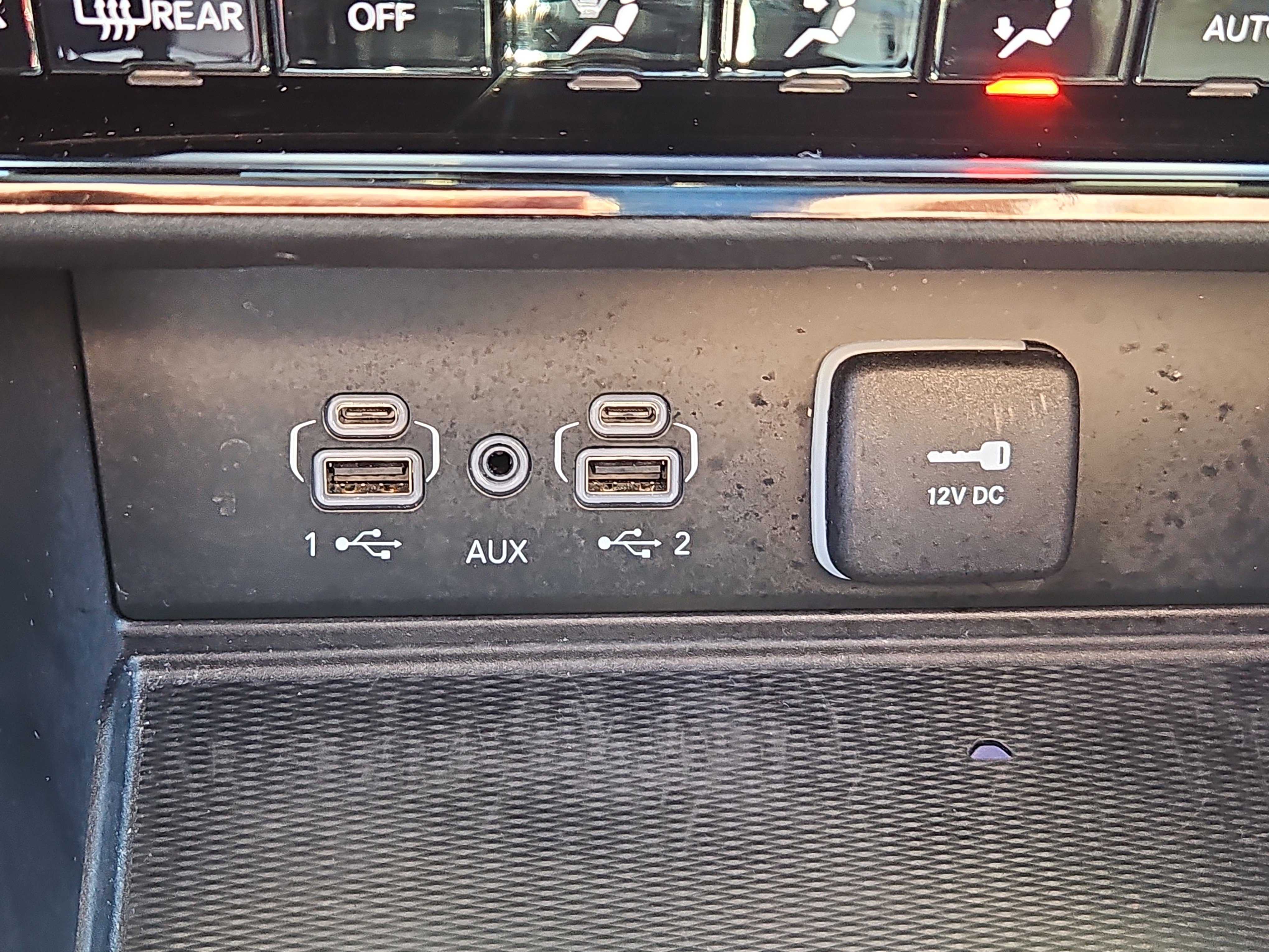 Used 2023 Jeep Grand Cherokee Limited w/ Luxury Tech Group II image 13