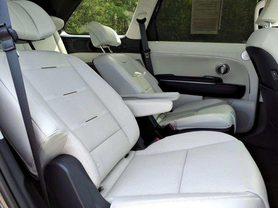 Used 2026 Hyundai Palisade Calligraphy image 13