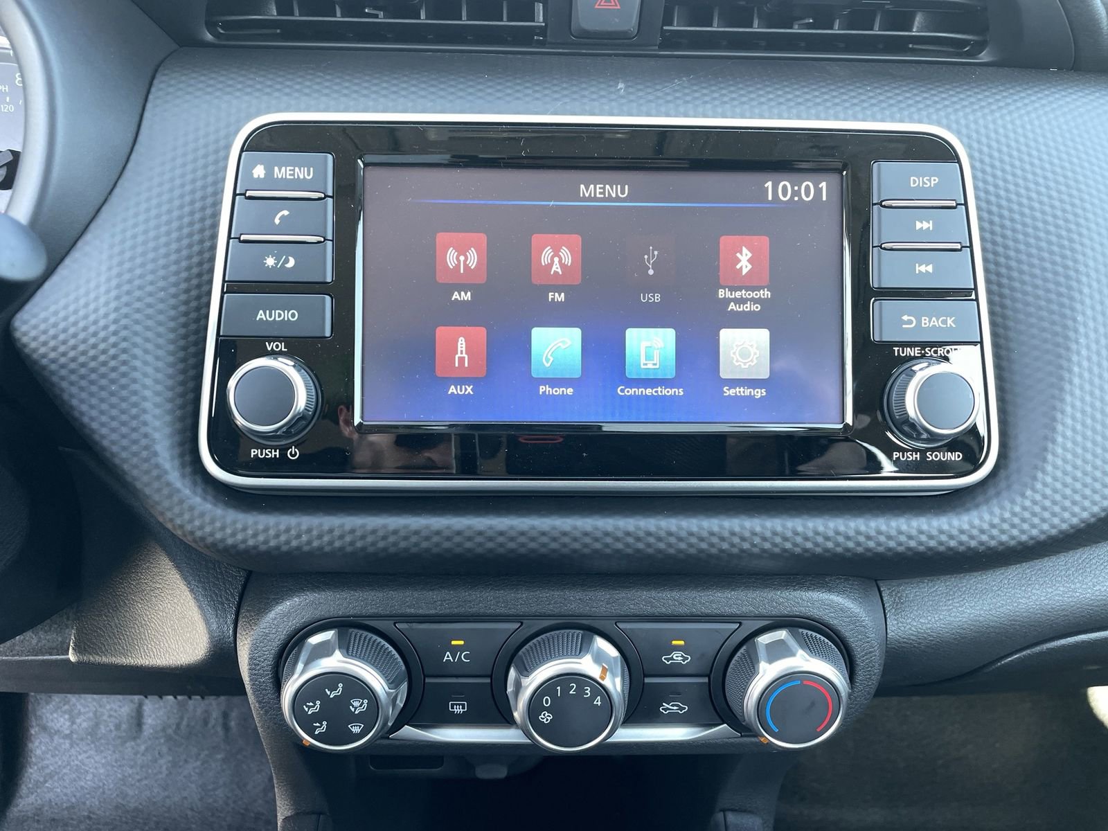 New 2025 Nissan Kicks Play S image 17