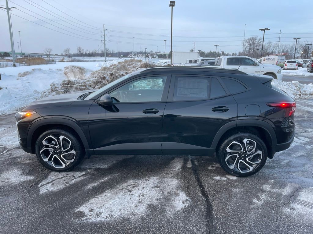New 2026 Chevrolet Trax RS w/ Sunroof Package image 4