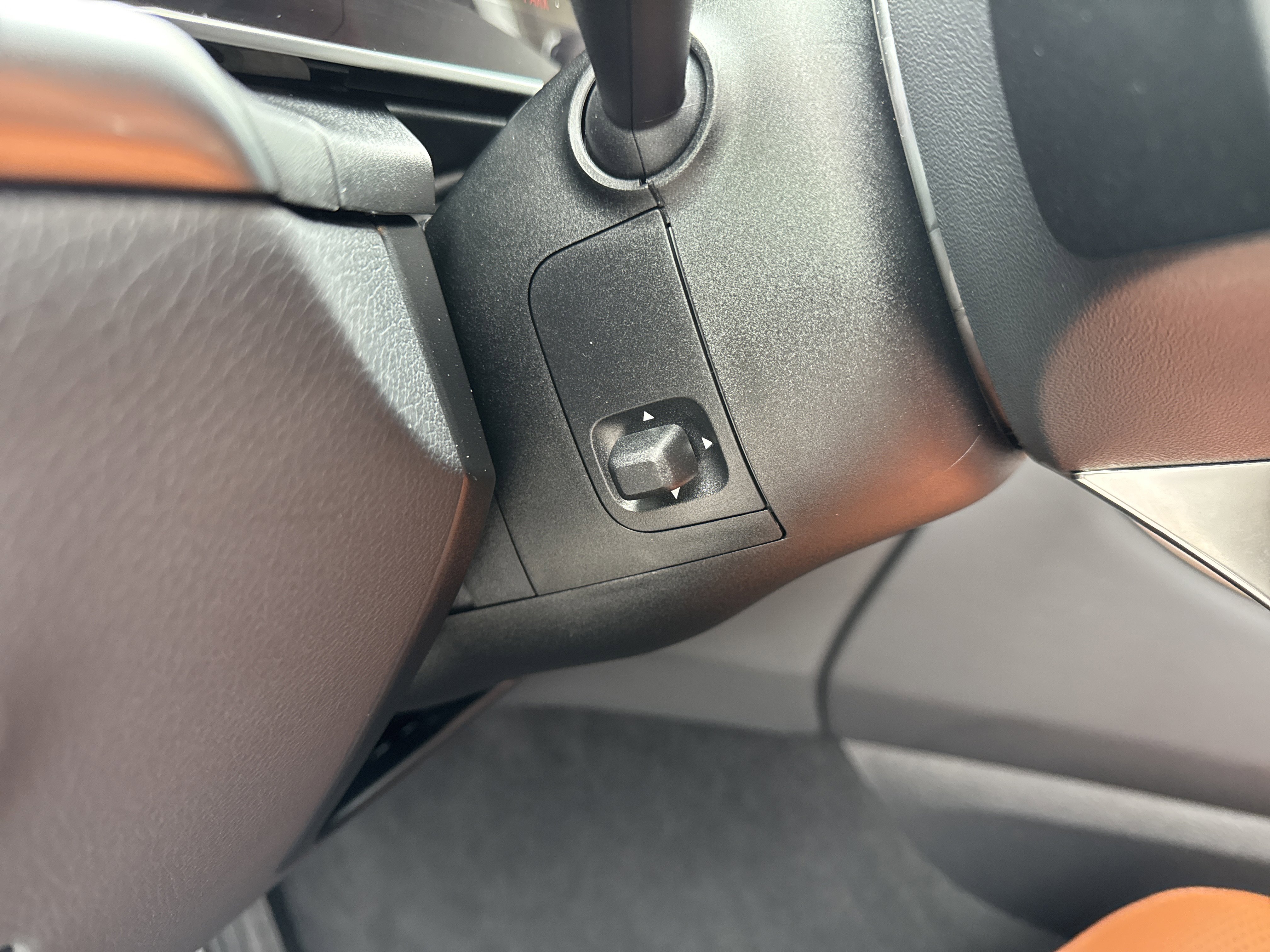 Used 2025 Mercedes-Benz GLC 300 4MATIC image 16