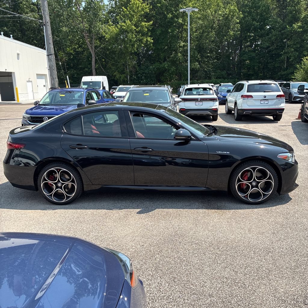 Used 2022 Alfa Romeo Giulia Veloce AWD/4WD image 20