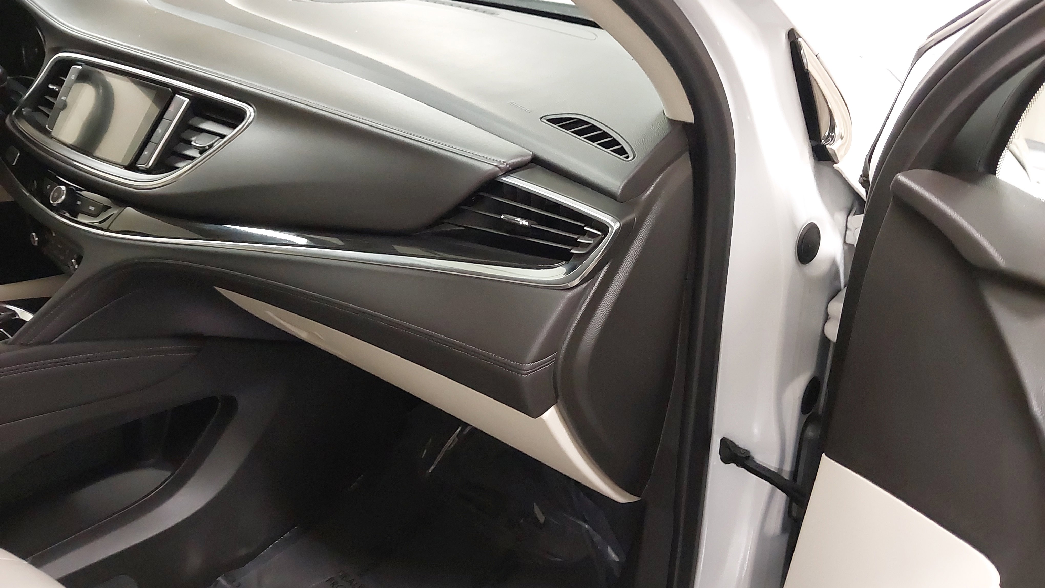 Used 2022 Buick Enclave Essence w/ Experience Buick Package image 29