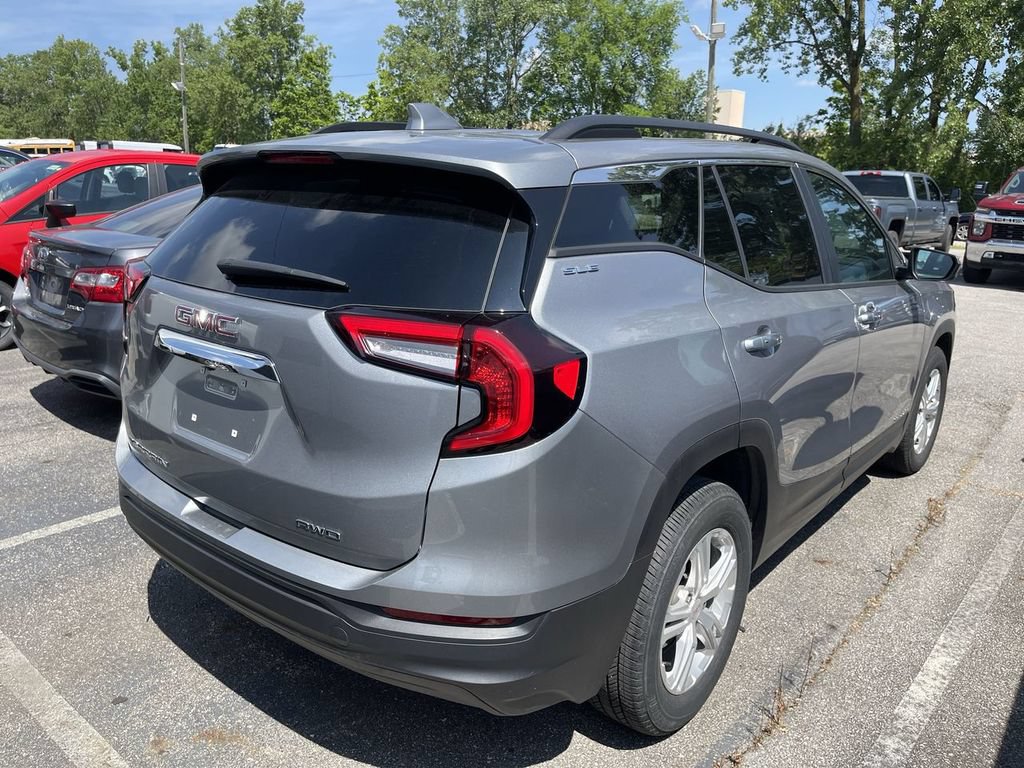Used 2024 GMC Terrain SLE w/ Driver Convenience Package AWD/4WD image 13