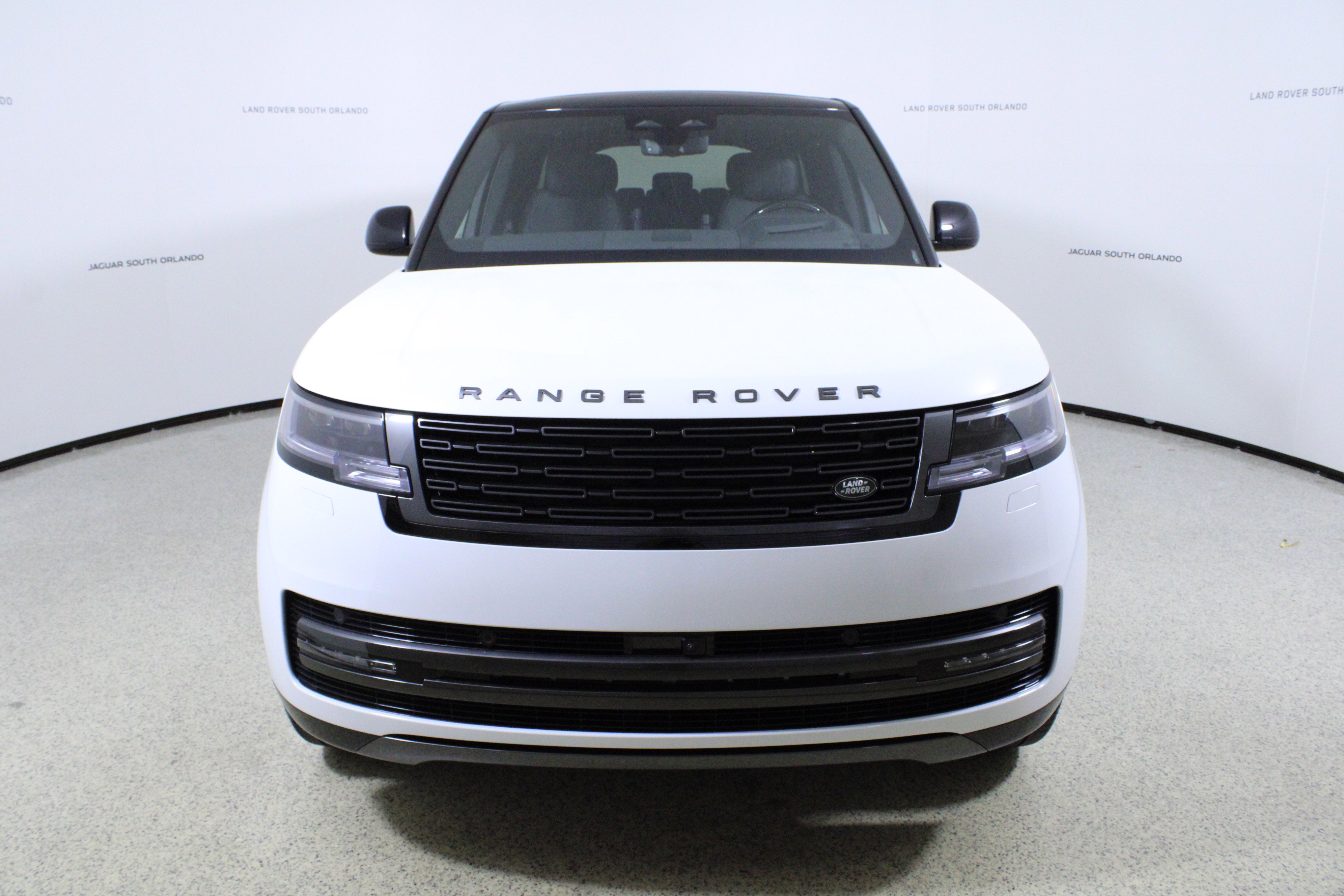 New 2026 Land Rover Range Rover Long Wheelbase SE image 2
