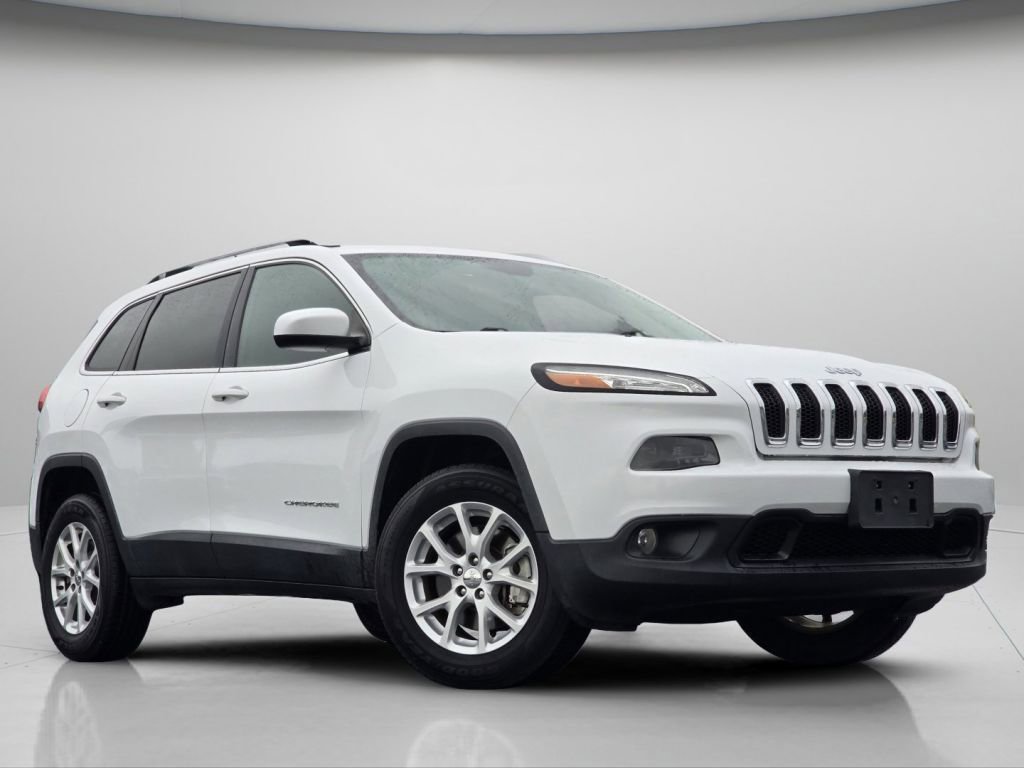 Used 2018 Jeep Cherokee Latitude AWD/4WD image 2