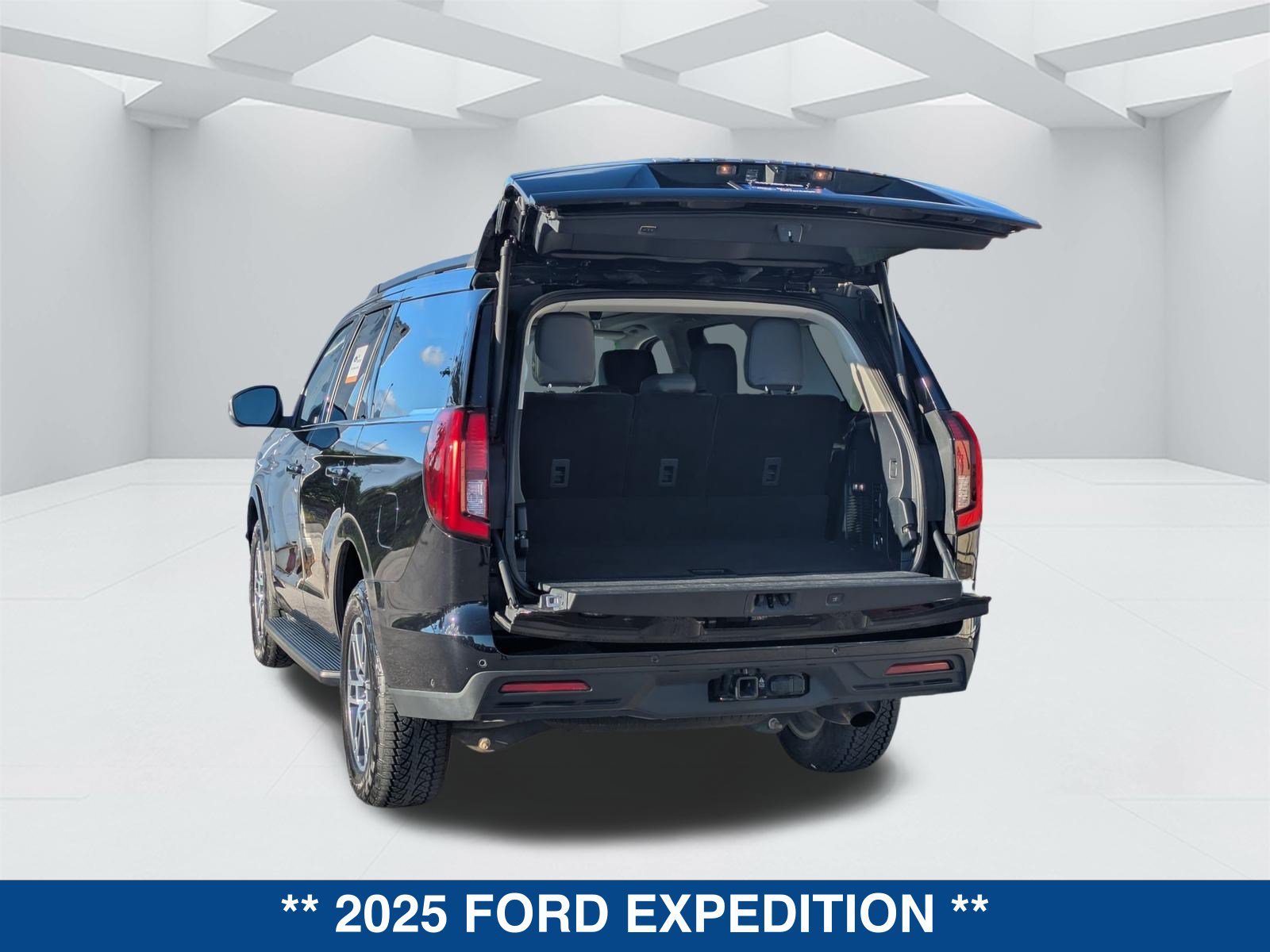 Used 2025 Ford Expedition Active AWD/4WD image 13