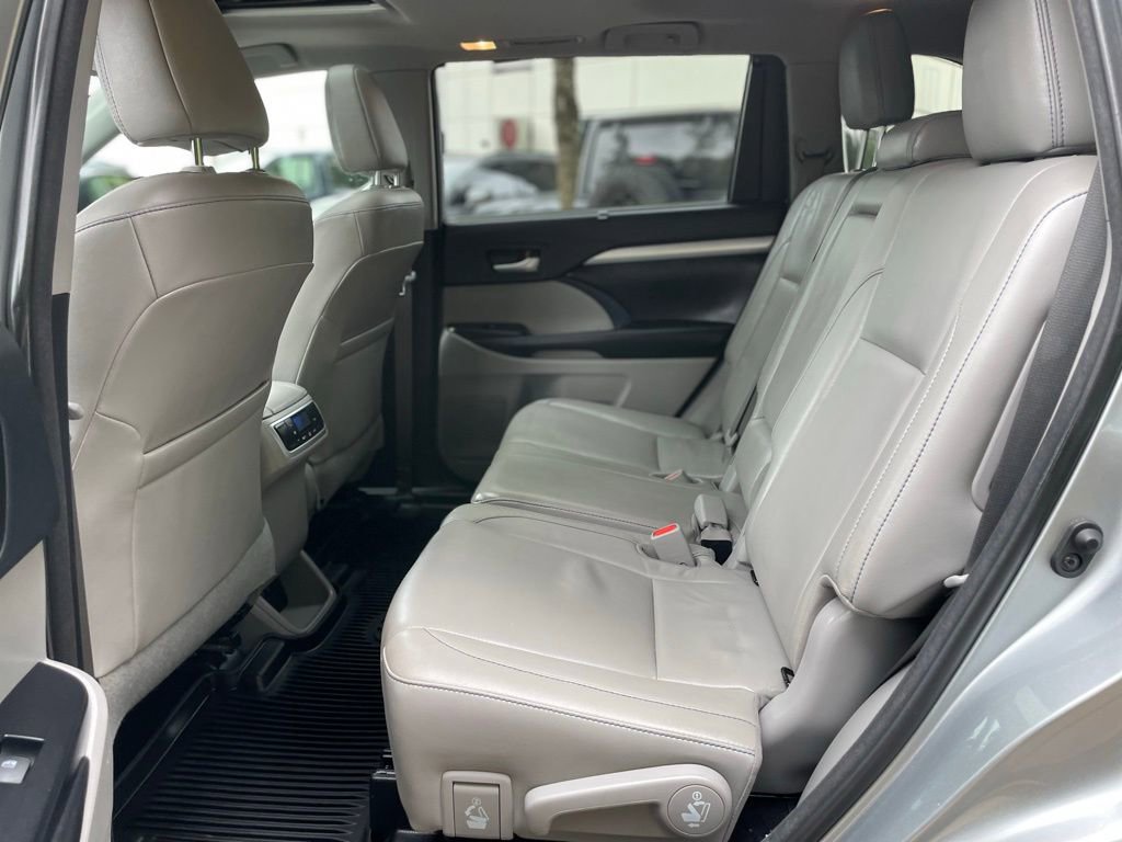 Used 2018 Toyota Highlander XLE AWD/4WD image 21