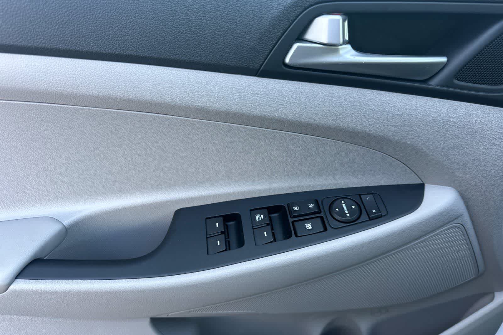 Used 2019 Hyundai Tucson SE w/ Cargo Package FWD image 12