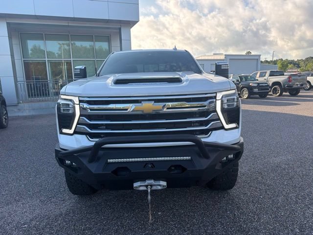 Used 2024 Chevrolet Silverado 2500 High Country w/ Technology Package AWD/4WD image 2