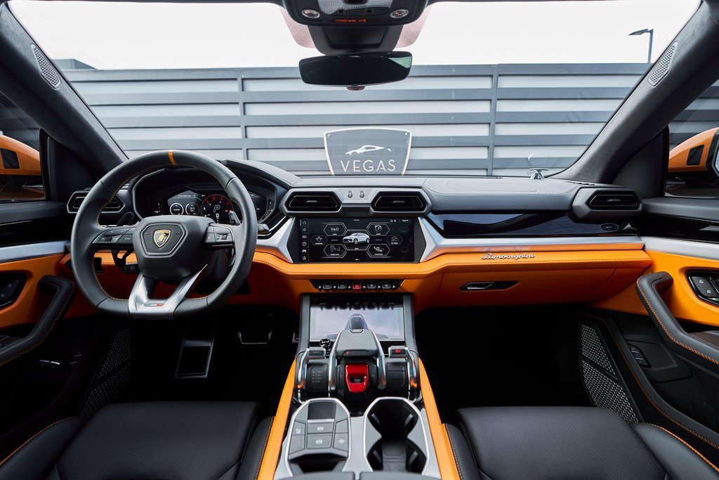 Used 2025 Lamborghini Urus SE image 49