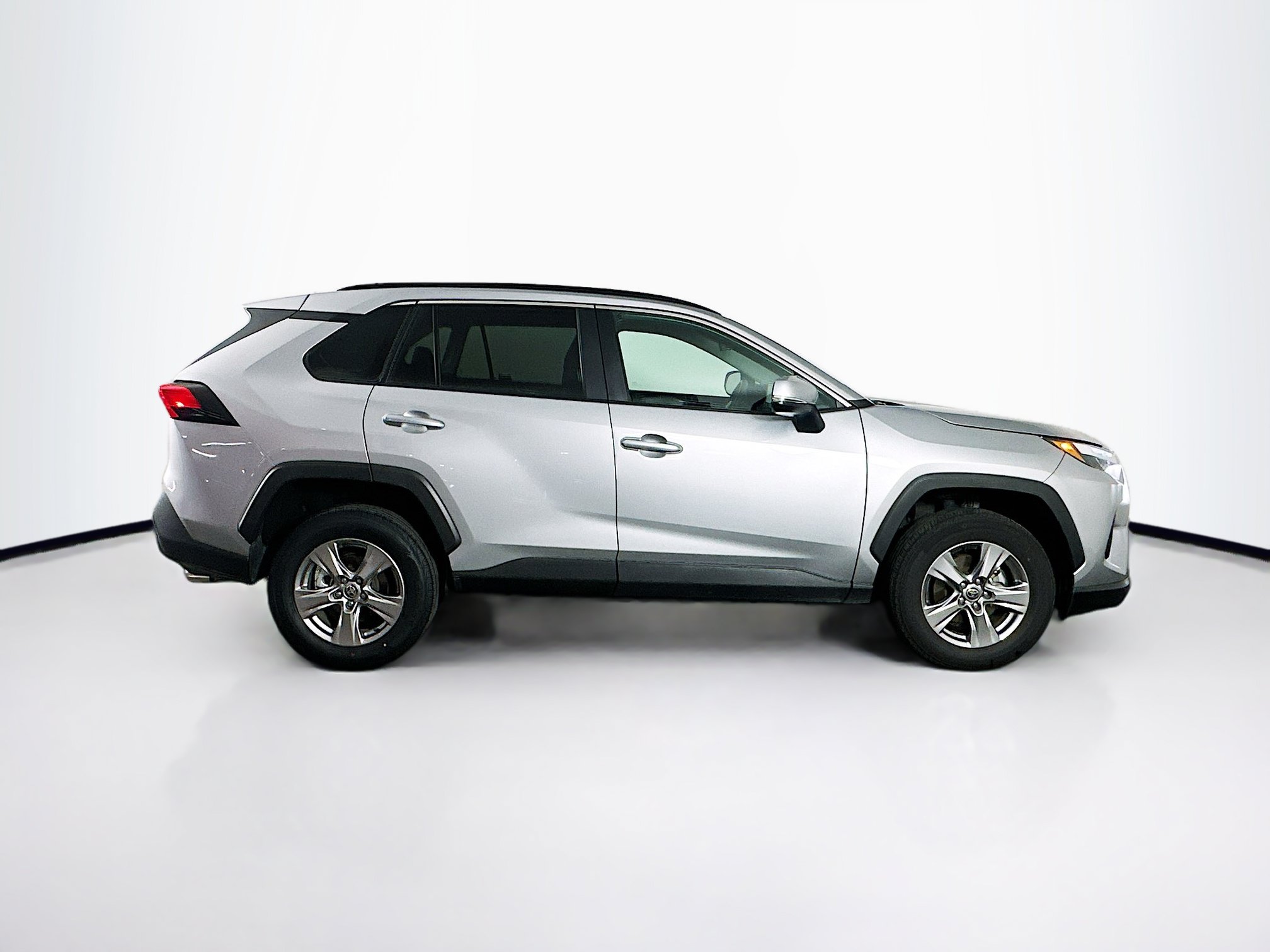 Used 2025 Toyota RAV4 XLE FWD image 10
