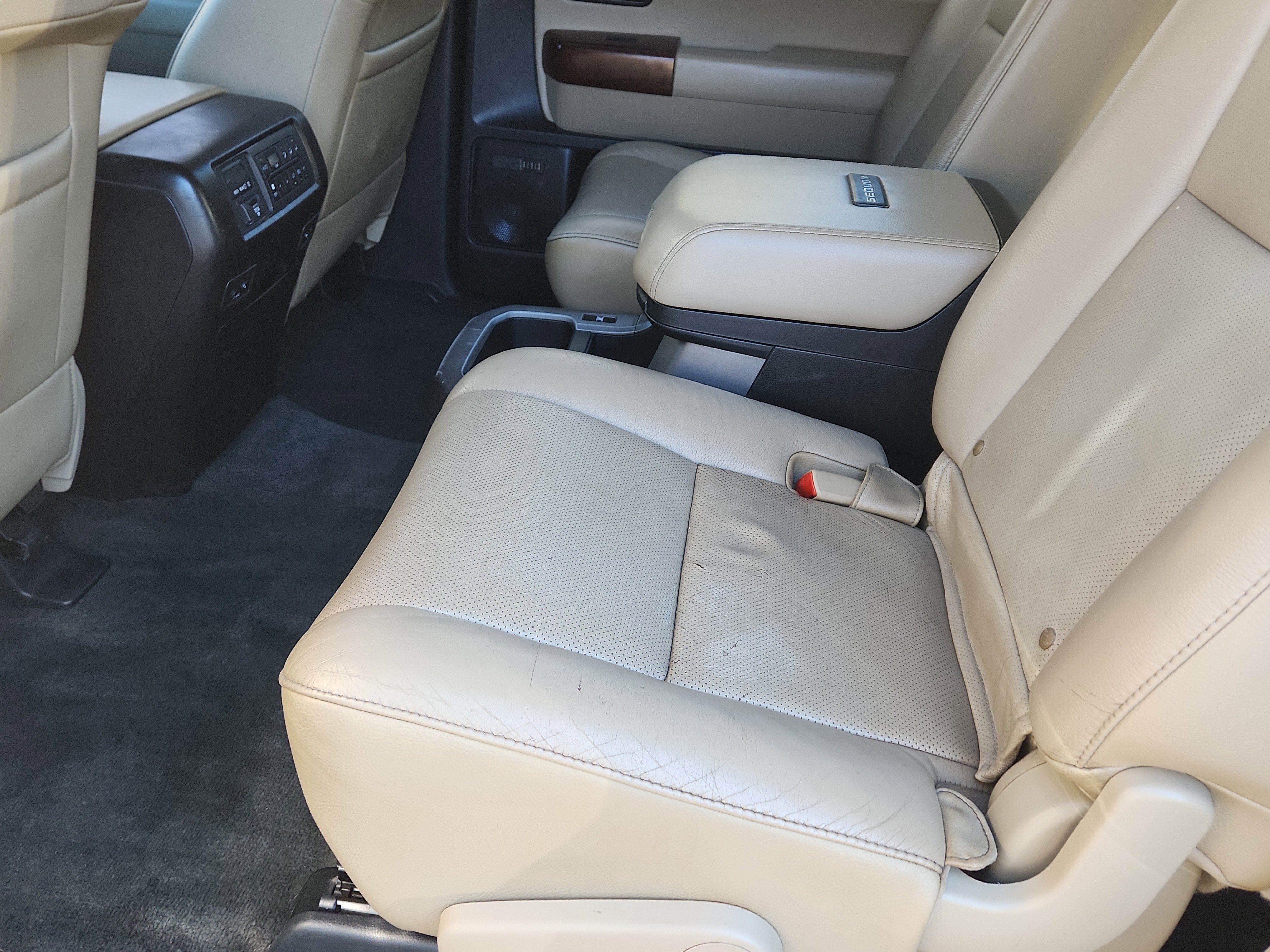 Used 2012 Toyota Sequoia Platinum image 9