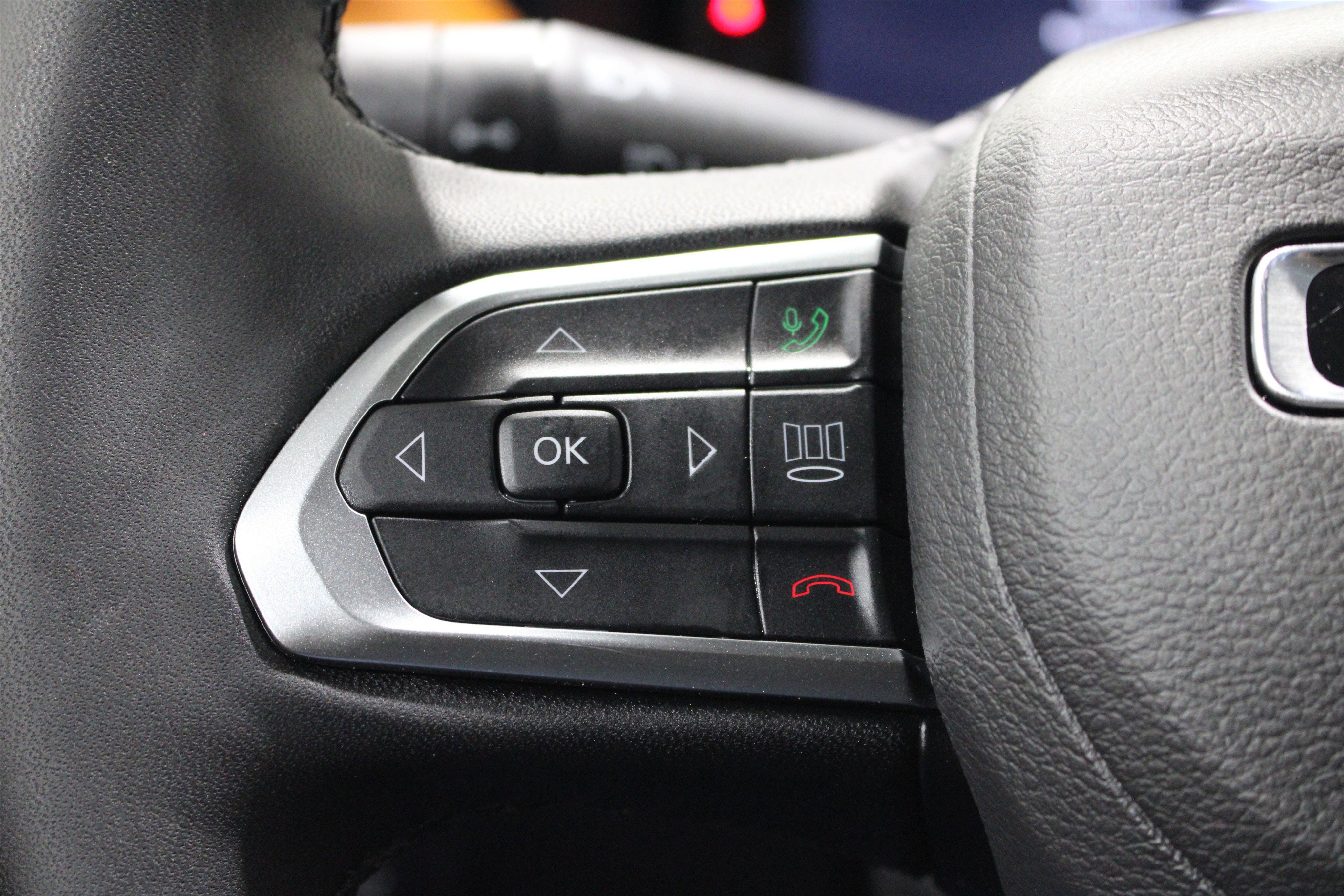 Used 2025 Jeep Compass Limited w/ Elite Group image 11