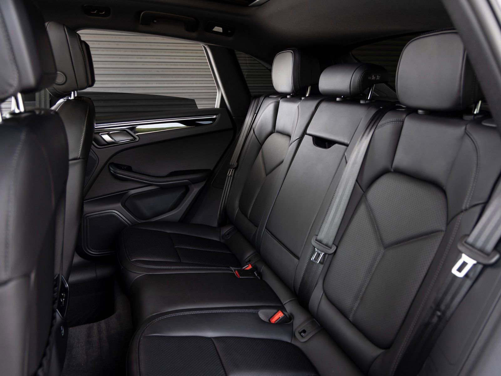 Certified 2025 Porsche Macan image 25