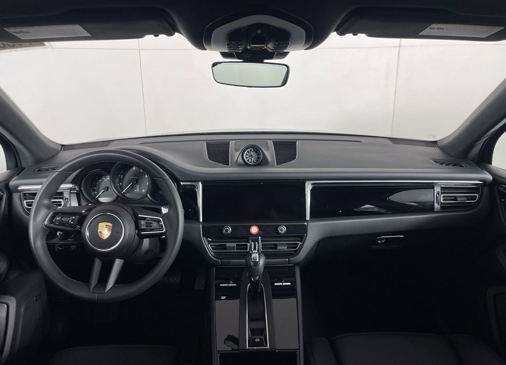 Certified 2025 Porsche Macan image 25