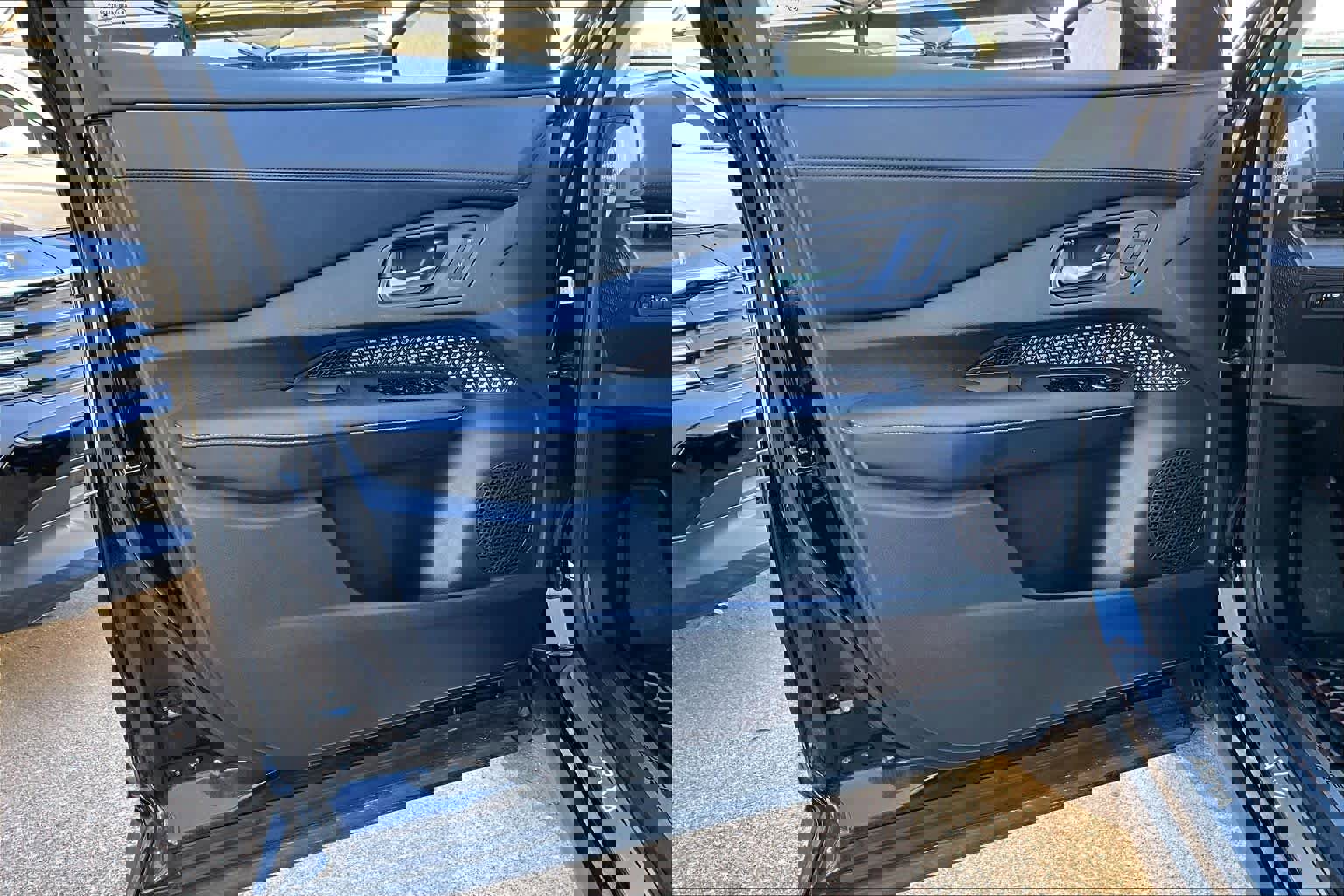 Used 2023 Nissan Ariya AWD image 24