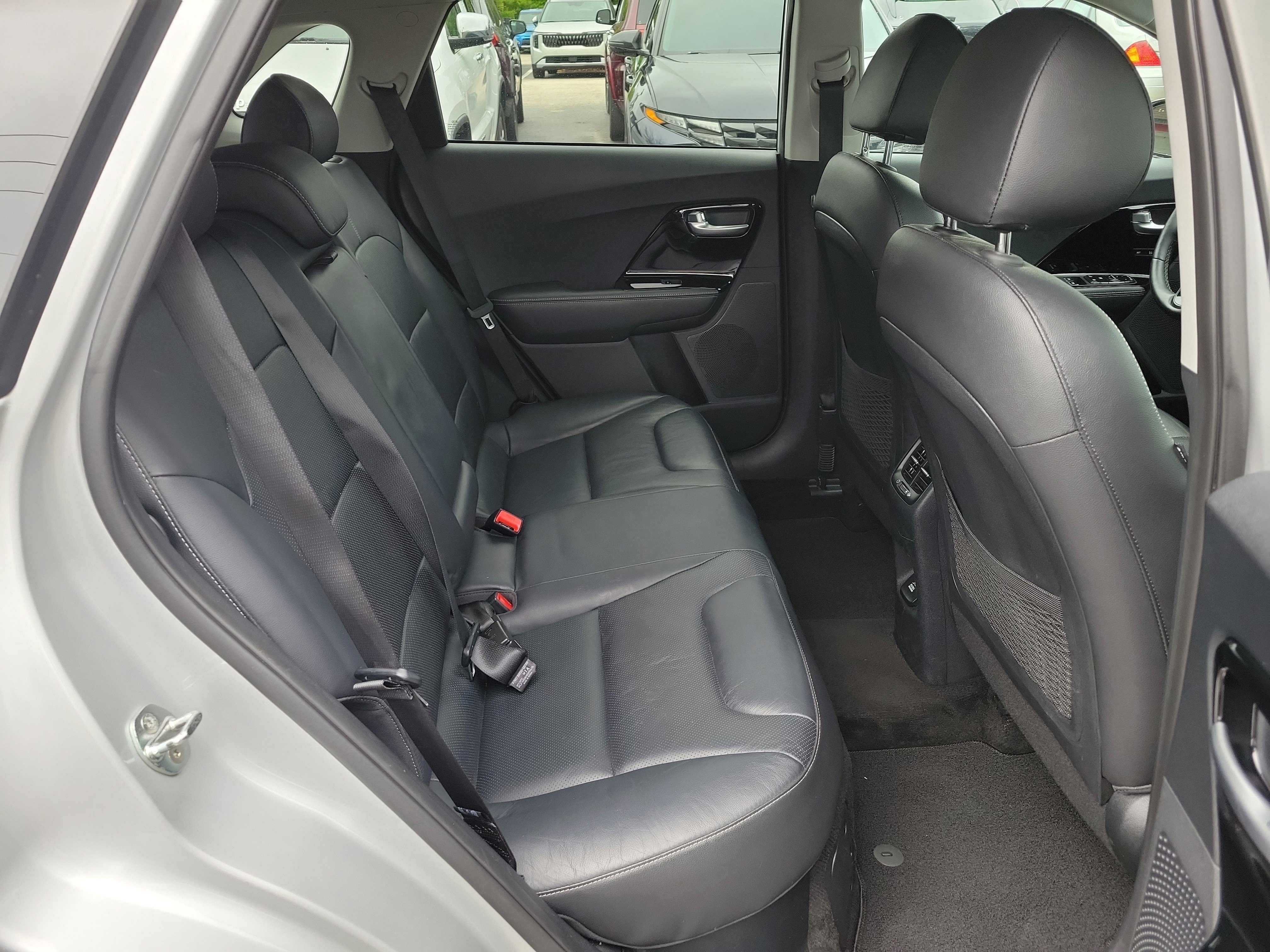 Used 2018 Kia Niro Touring FWD image 12
