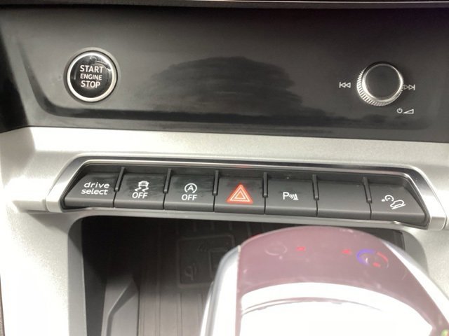 Used 2024 Audi Q3 2.0T Premium image 33