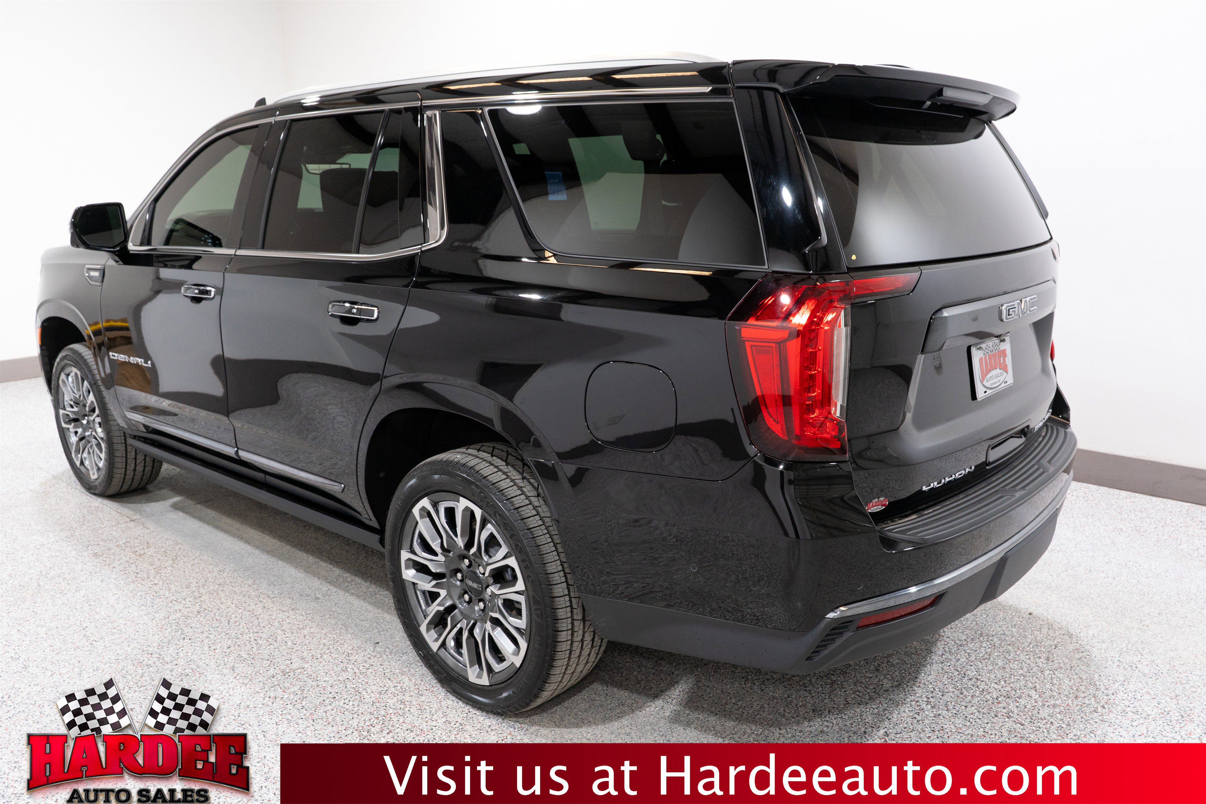 Used 2023 GMC Yukon Denali Ultimate AWD/4WD image 3