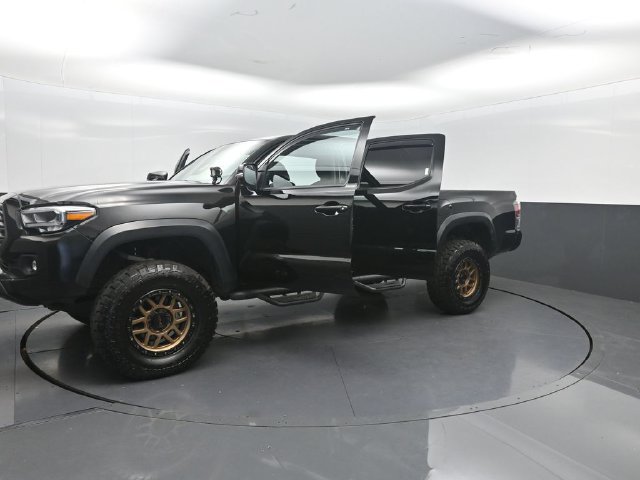 Used 2023 Toyota Tacoma TRD Off-Road AWD/4WD image 35