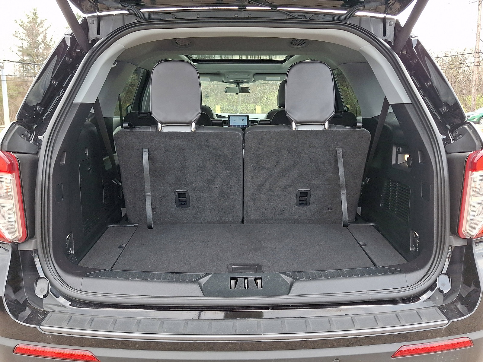 Used 2021 Ford Explorer XLT w/ Equipment Group 202A image 28