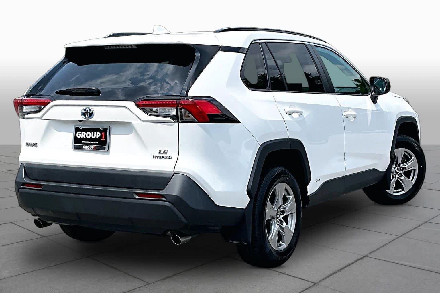 Used 2022 Toyota RAV4 LE AWD/4WD image 13
