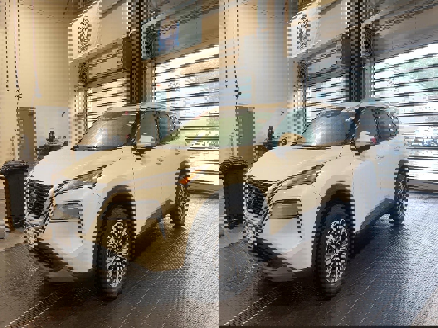 Used 2022 Nissan Rogue SV w/ SV Premium Package image 3