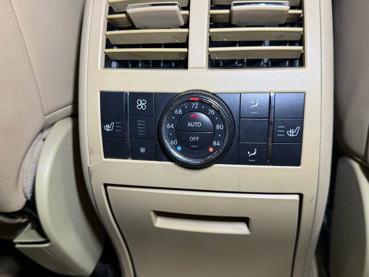 Used 2010 Mercedes-Benz GL 550 4MATIC image 29