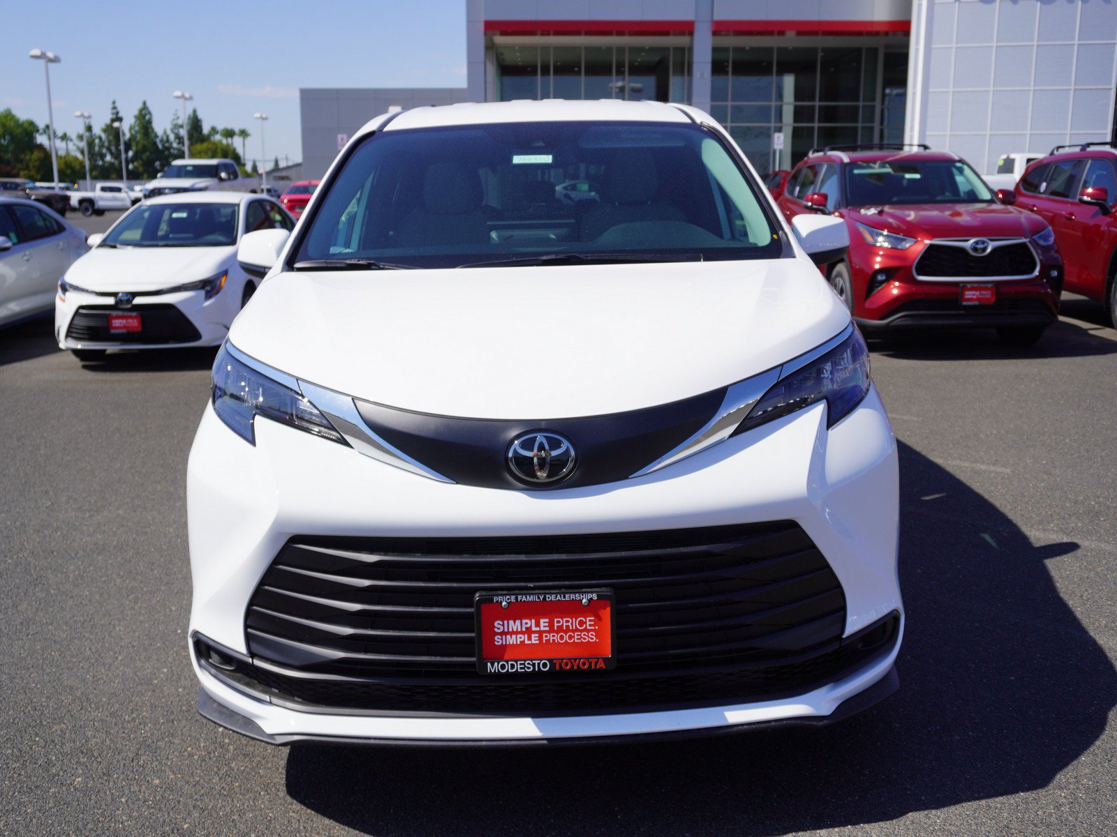 New 2026 Toyota Sienna LE FWD image 6