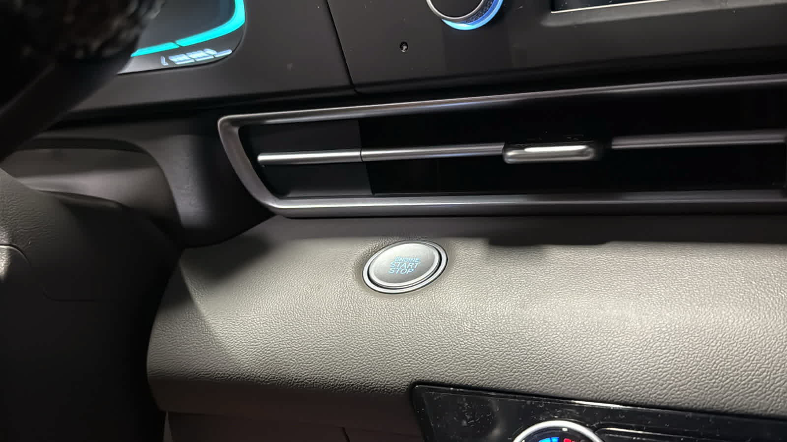 Used 2025 Hyundai Elantra Hybrid FWD image 19