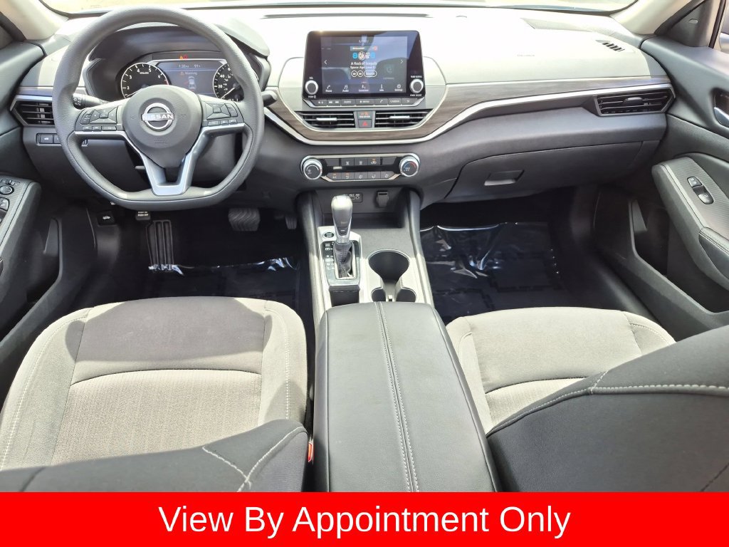 Used 2025 Nissan Altima 2.5 SV FWD image 25