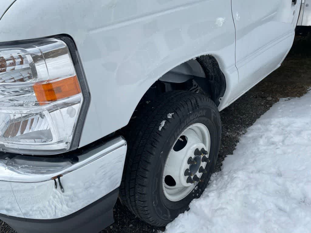 New 2024 Ford E-450 and Econoline 450 Super Duty w/ Power Windows & Locks Group RWD image 9