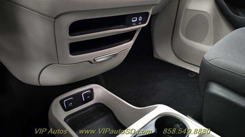 Used 2017 Chrysler Pacifica Touring FWD image 24