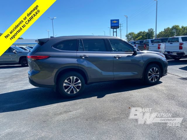 Used 2021 Toyota Highlander XLE AWD/4WD image 9