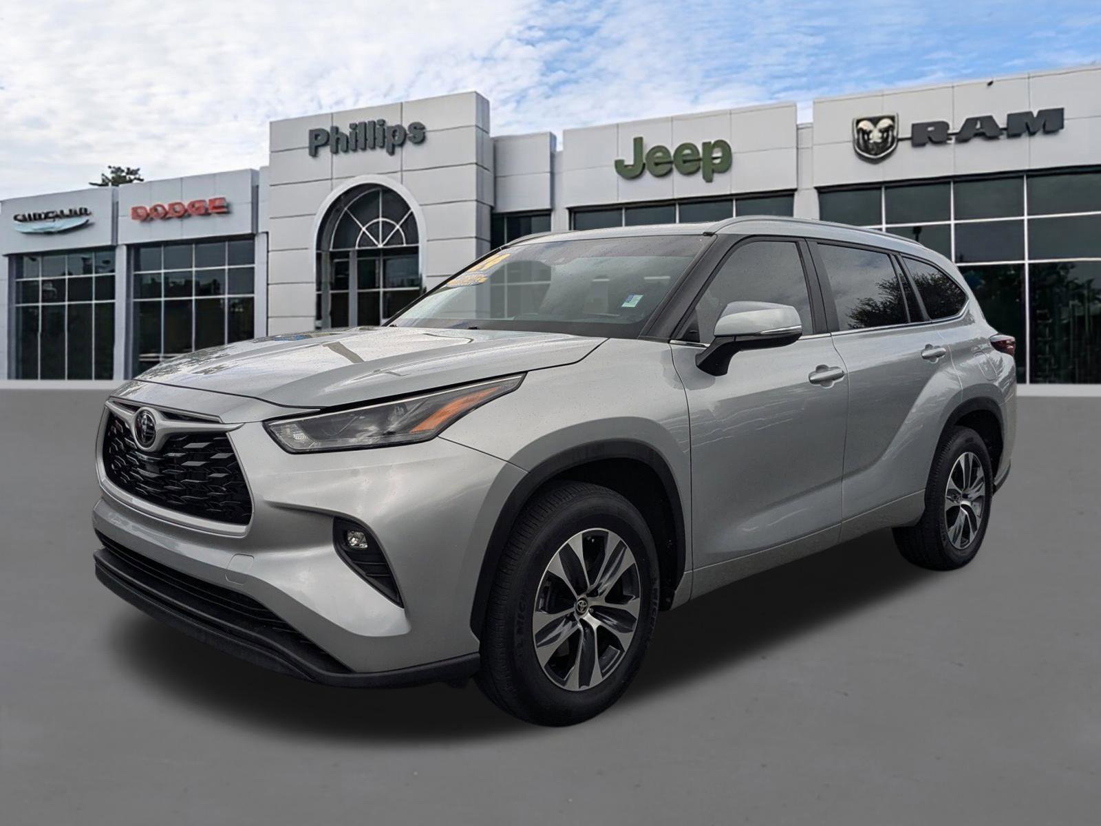 Used 2024 Toyota Highlander XLE image 7