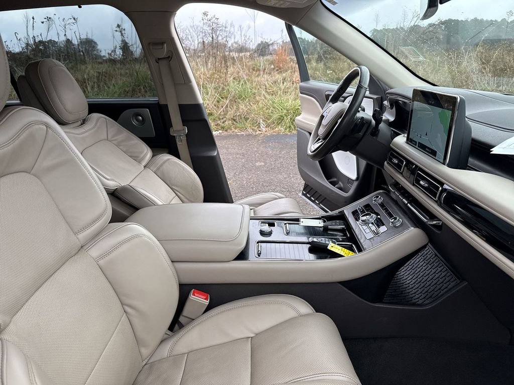 Used 2023 Lincoln Aviator Reserve w/ Equipment Group 201A image 35