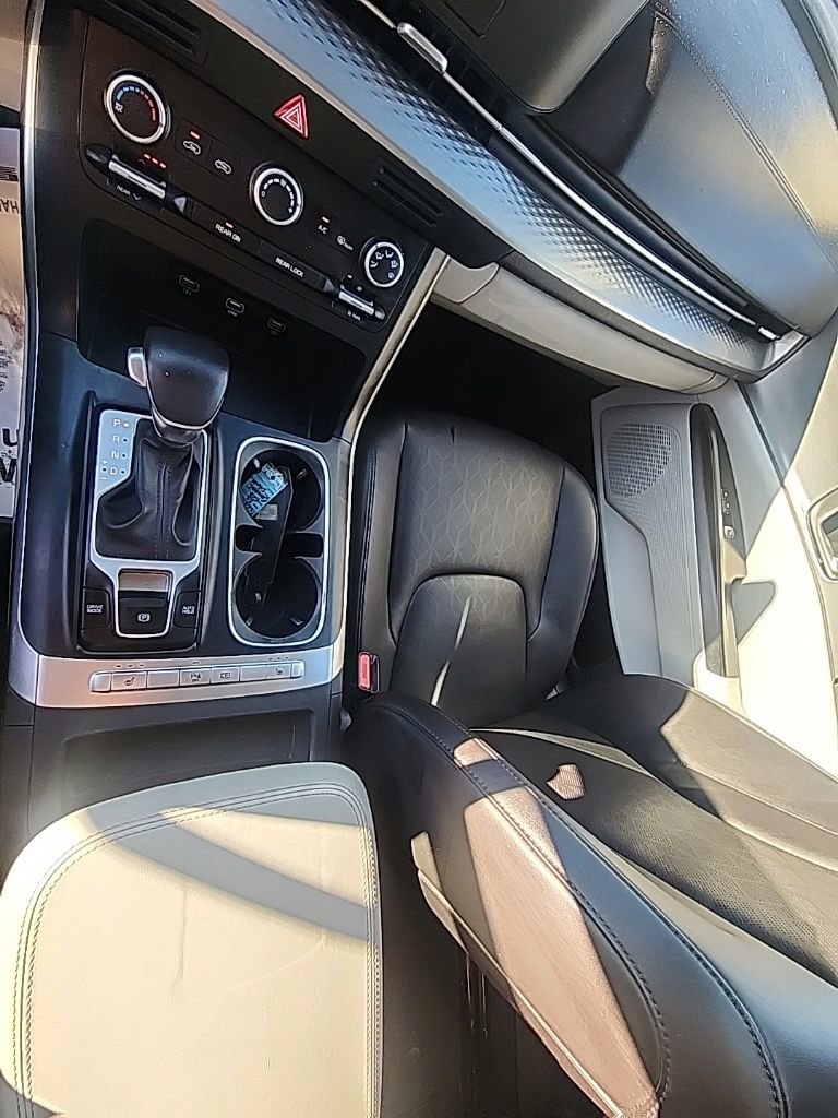 Used 2023 Kia Carnival LX image 21