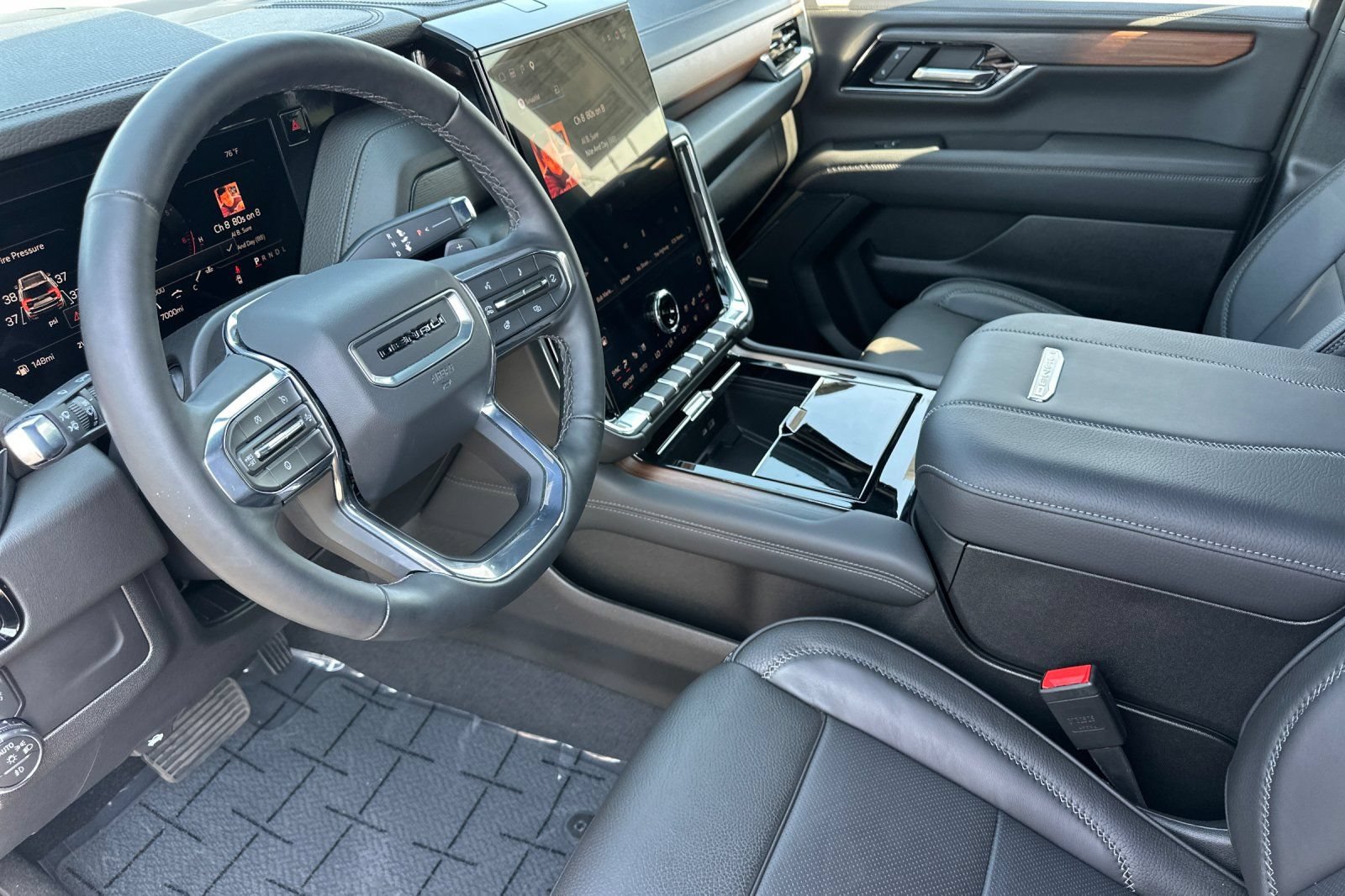 Used 2026 GMC Yukon Denali w/ Sun & Power Step Package AWD/4WD image 11