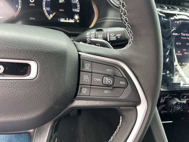 New 2025 Jeep Grand Cherokee Altitude image 15