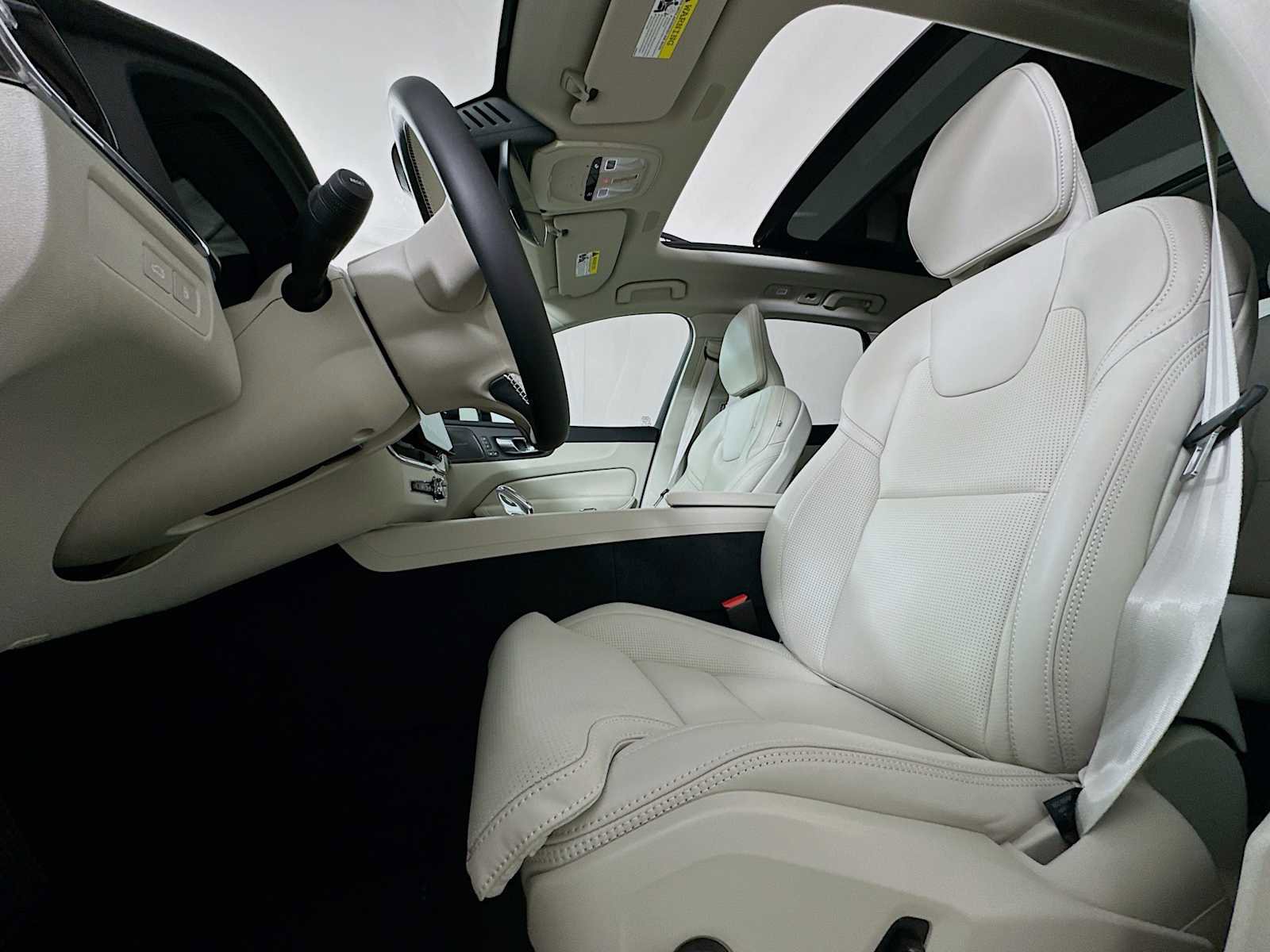 New 2026 Volvo XC60 T8 Ultra w/ Protection Package Premier AWD/4WD image 18