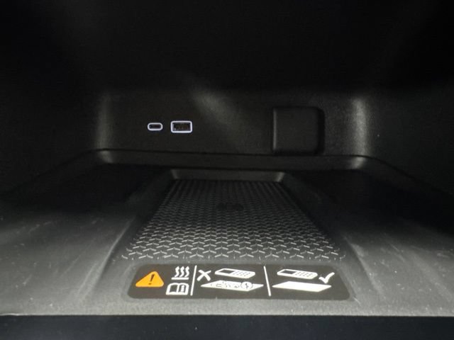 New 2027 Chevrolet Traverse RS w/ LPO, Floor Liner Package AWD/4WD image 21
