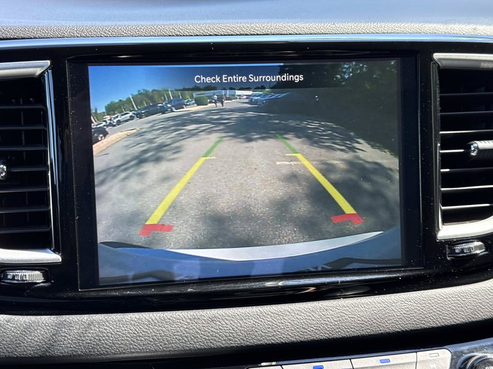 Used 2024 Chrysler Pacifica Touring-L FWD image 10