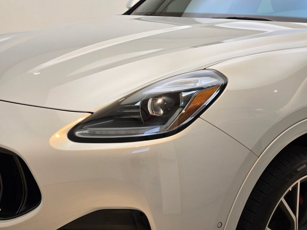 Certified 2023 Maserati Grecale Modena AWD/4WD image 5