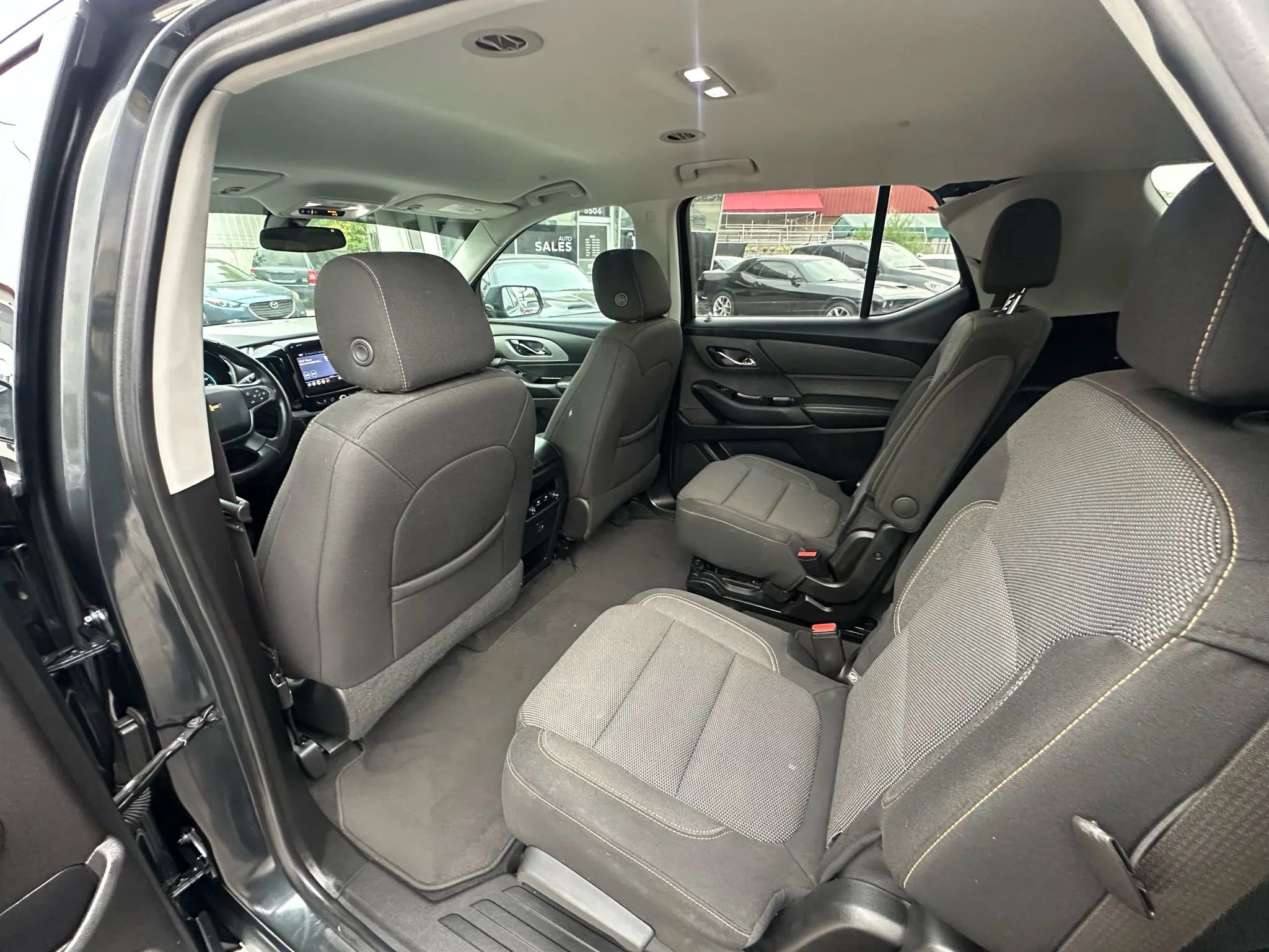 Used 2020 Chevrolet Traverse LT image 10