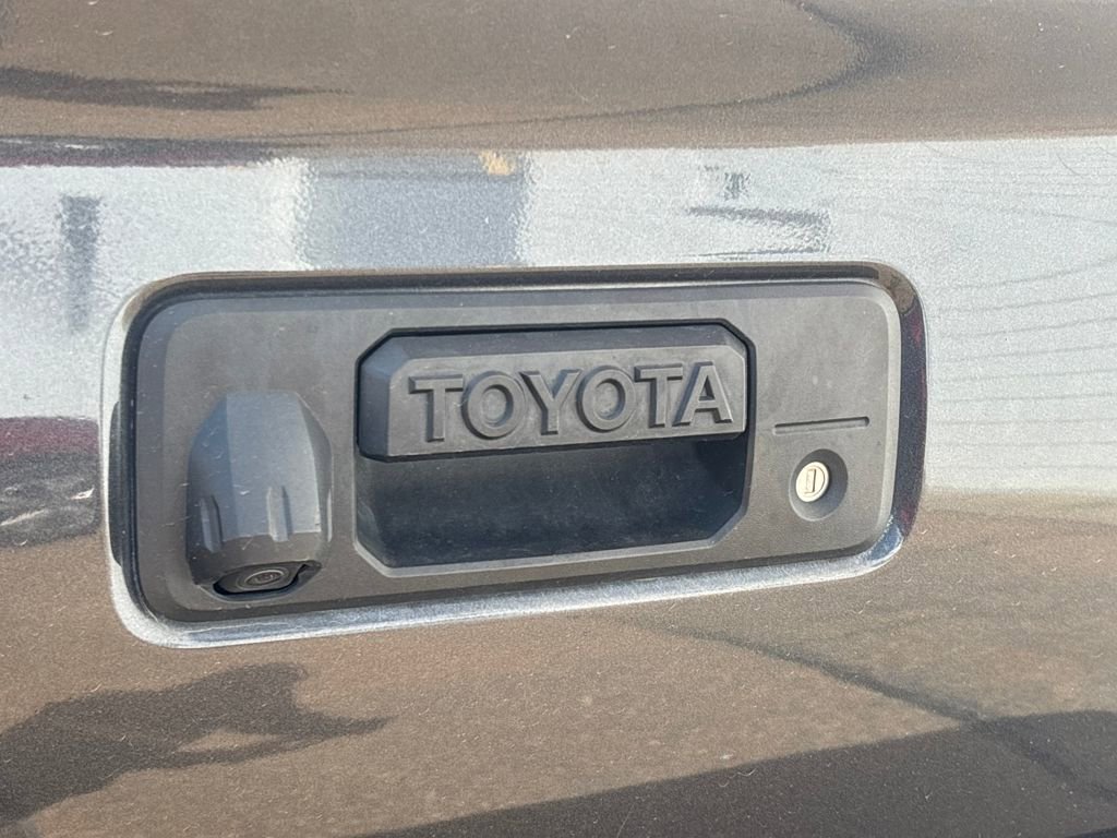 Used 2018 Toyota Tacoma TRD Sport w/ Technology Package image 28