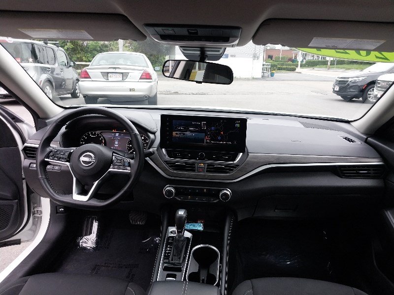Used 2024 Nissan Altima 2.5 SV w/ SV Premium Package AWD/4WD image 17