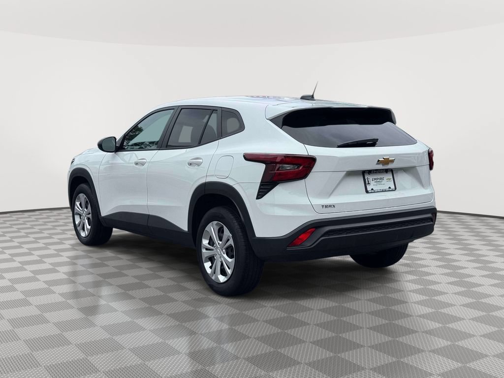 Used 2026 Chevrolet Trax LS FWD image 5